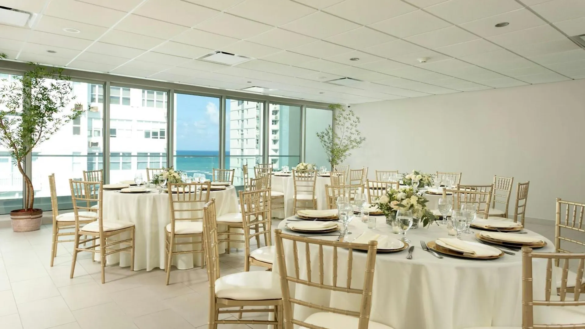 Casa Costera, Isla Verde Beach, Apartments By Marriott Bonvoy San Juan Hotel