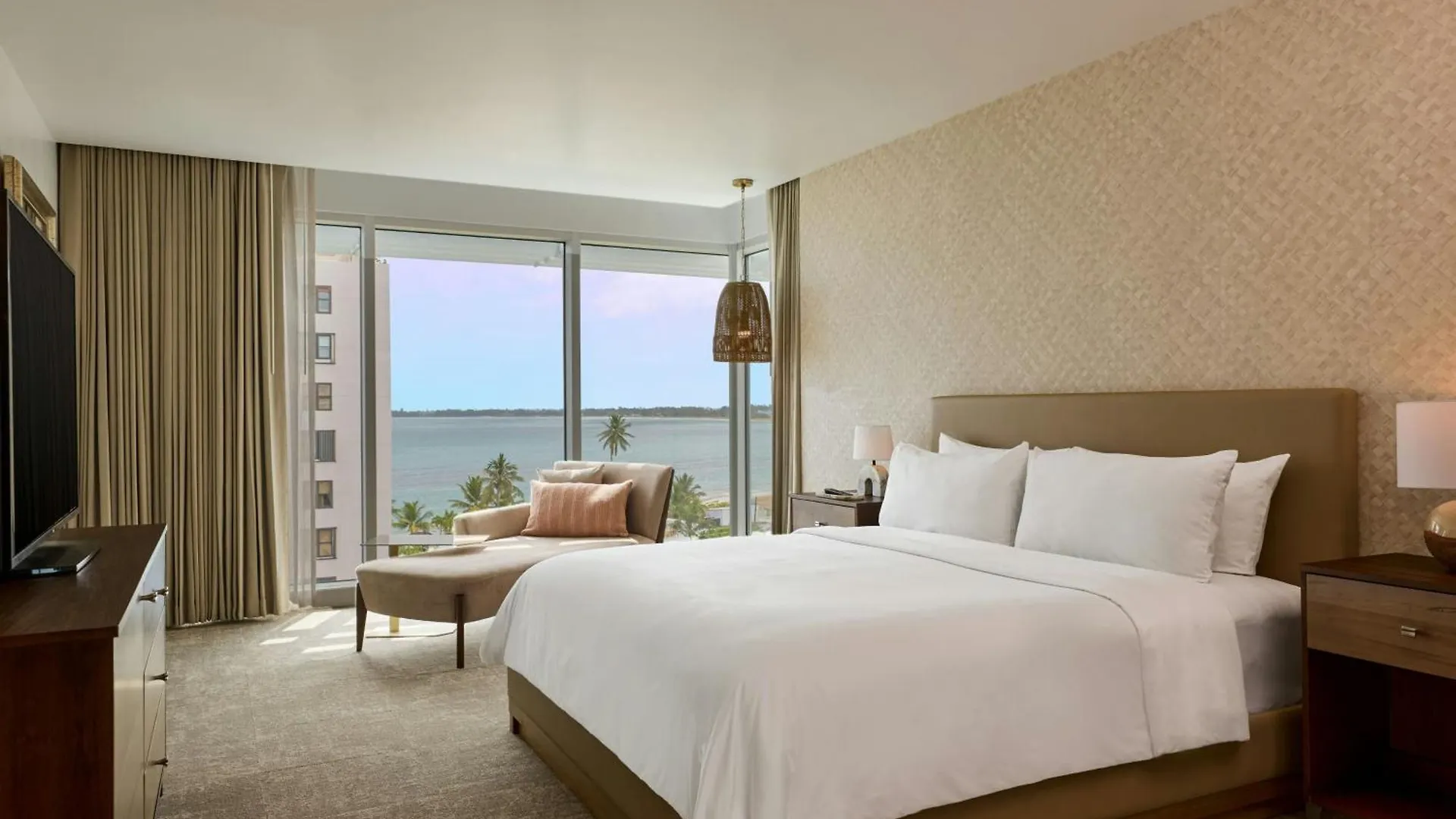 Casa Costera, Isla Verde Beach, Apartments By Marriott Bonvoy San Juan Hotel